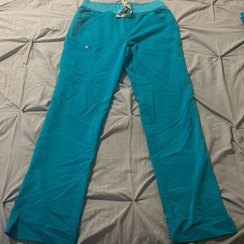 Women’s Kade cargo small tall scrub pants in small tall
